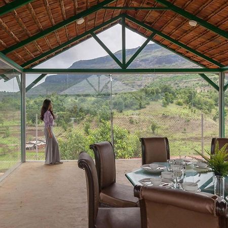 Stayvista'S Ficus Farms - Mountain-View Haven With Rustic Artsy Interiors, Outdoor Pool, Glasshouse, Home Theatre & Karaoke Delight Igatpuri Exterior foto