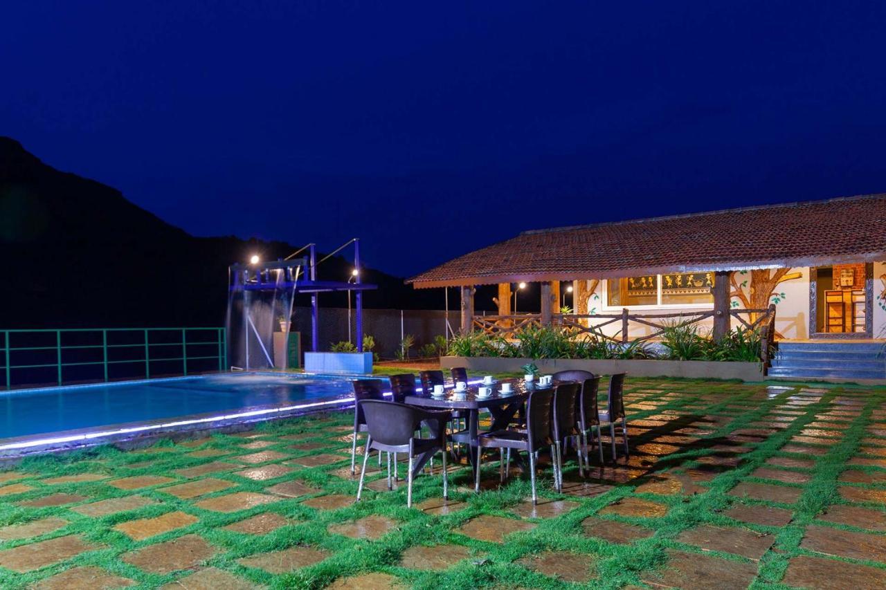 Stayvista'S Ficus Farms - Mountain-View Haven With Rustic Artsy Interiors, Outdoor Pool, Glasshouse, Home Theatre & Karaoke Delight Igatpuri Exterior foto